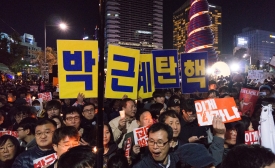 Mass protest in Cheonggye Plaza, by Teddy Cross