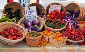 Farmers Market Photo courtesy of djjewelz - Flickr Creative Commons https://www.flickr.com/photos/djjewelz/6161721288