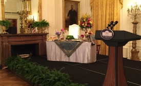  Haft Seen at the White House- Wikimedia Commons