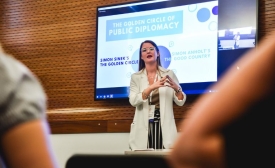 Carla Cabrera Cuadrado presents her model the Golden Circle of Public Diplomacy at the SIETAR Europa Congress 2022 in La Valletta, Malta. Image courtesy of SIETAR Europa