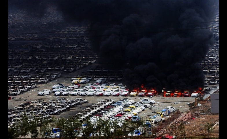 Cars burn in Tianjin after the explosion