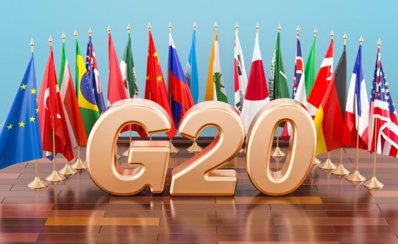 A G20 sign with the G20 members' national flags at the back by alexmlx via Canva