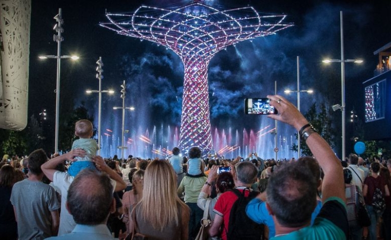 Group of spectators taking photos at the World Expo event by César Corona