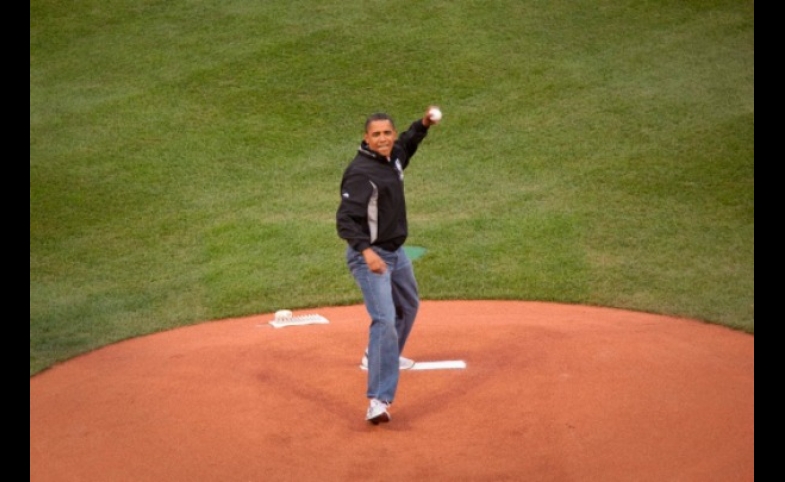 Obama plays ball 