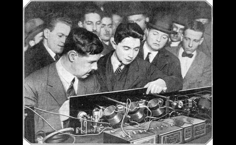 The first neutrodyne radio receiver, 1923