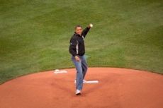 Obama plays ball 