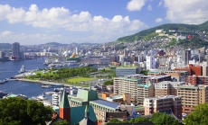 Nagasaki City View from Glover Garden, Nagasaki 2014, 日本語: グラバー園から望む長崎市街地（長崎市、2014年（平成26年）7月) by Tomio344456 via Wikimedia Commons