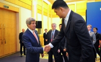 John Kerry conducts some diplomacy with Yao Ming